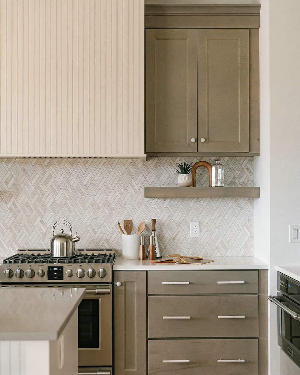 grey kitchen backsplash