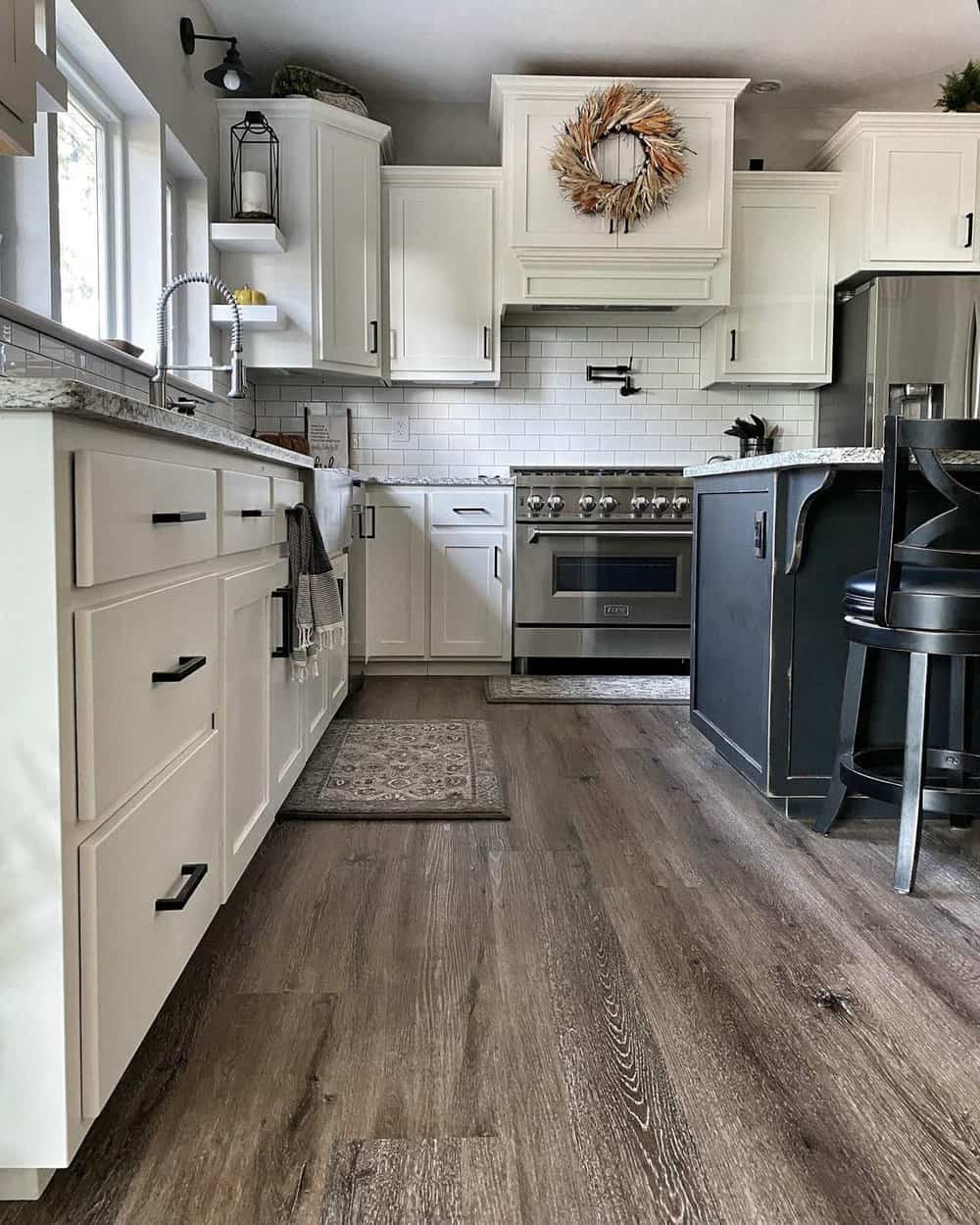 pictures of kitchen backsplash with white cabinets