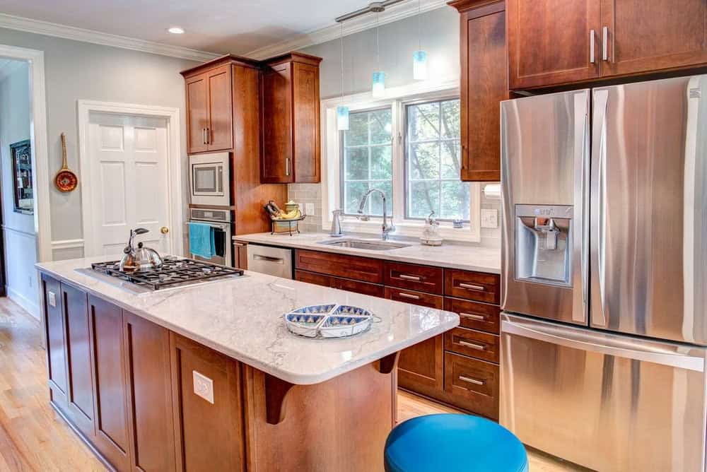 backsplash for kitchen with cherry cabinets