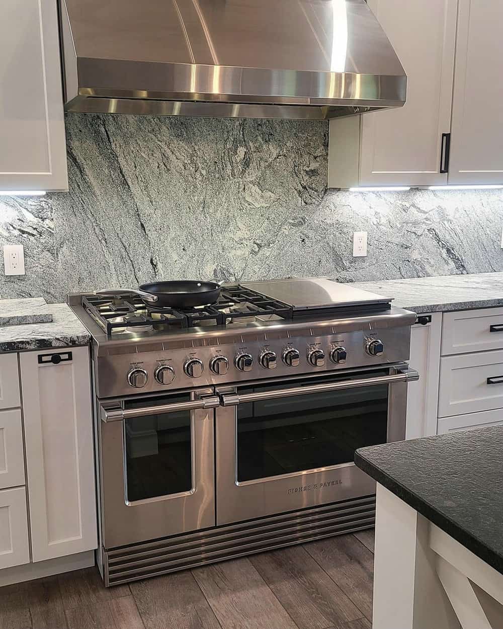 tile backsplash for white cabinets