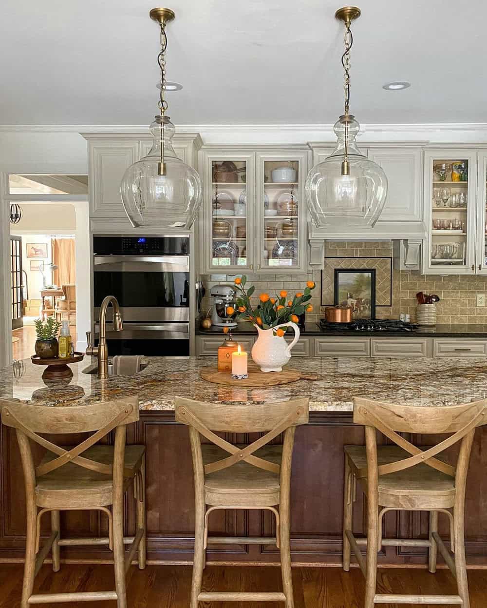 white cabinet backsplash