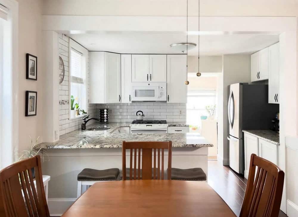 white kitchen cabinets with backsplash ideas