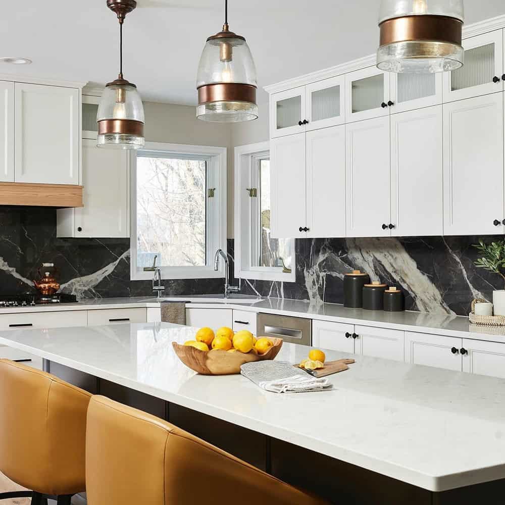 backsplash with white kitchen cabinets