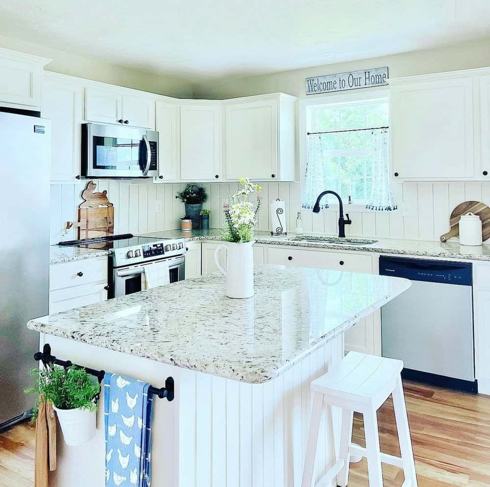 backsplash ideas with white cabinets