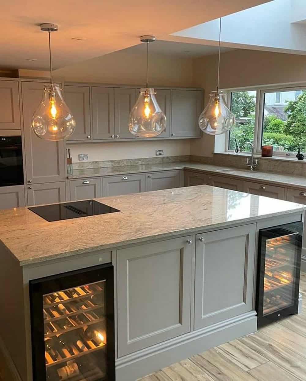 backsplash on white cabinets