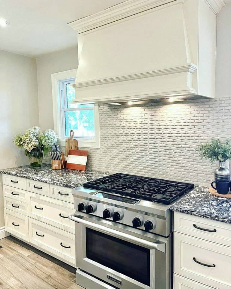 white backsplash with accent tile feature