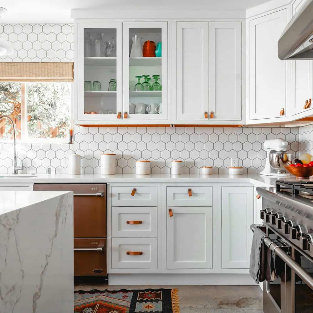 backsplashes for kitchens with white cabinets