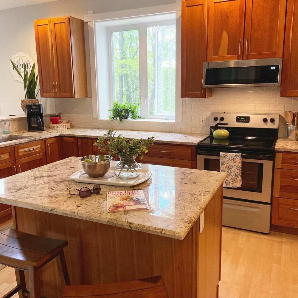 cherry cabinet kitchen backsplash