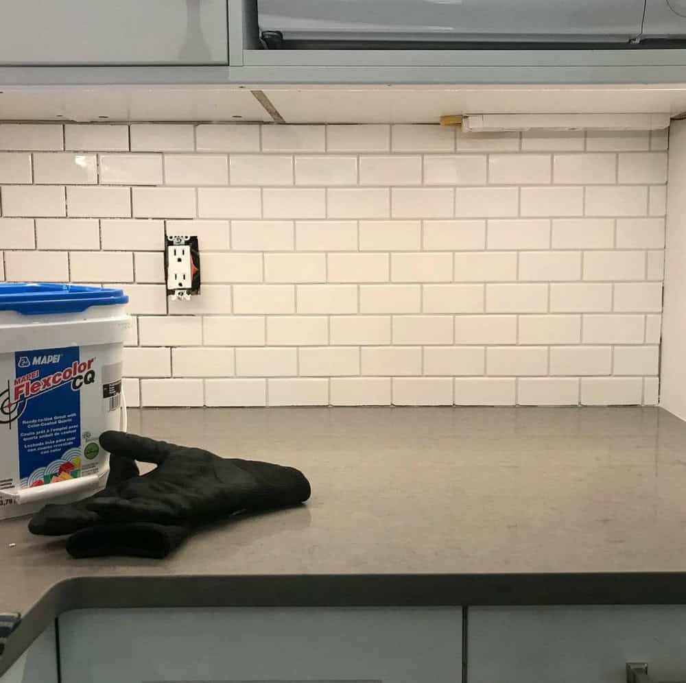 Mapei Frost VS Warm Gray