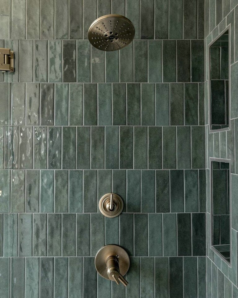 vertical offset subway tile feature