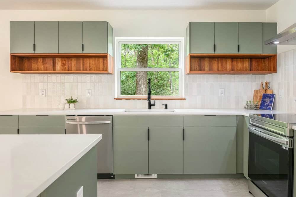 vertical stacked tile backsplash