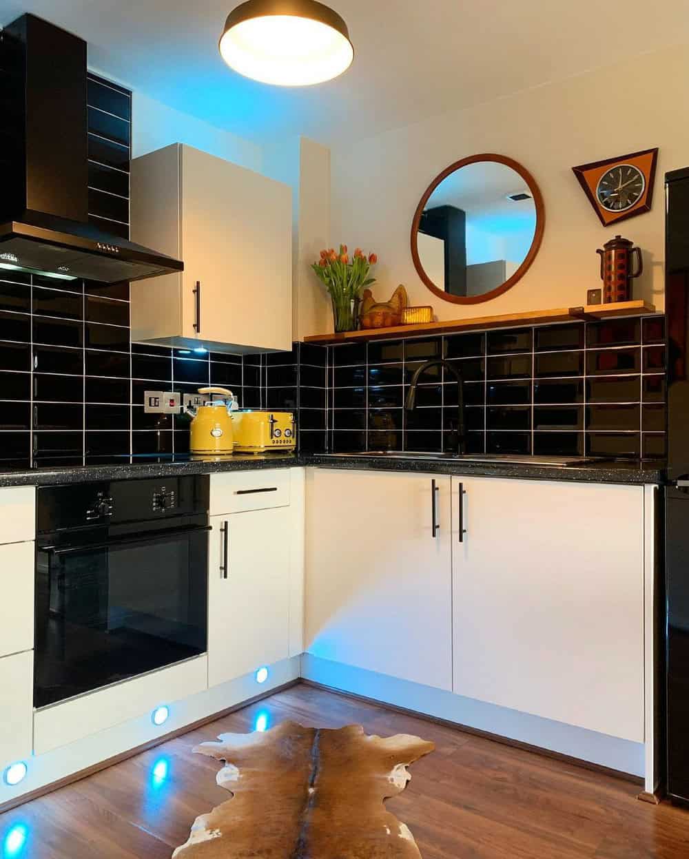 horizontal stacked subway tile kitchen