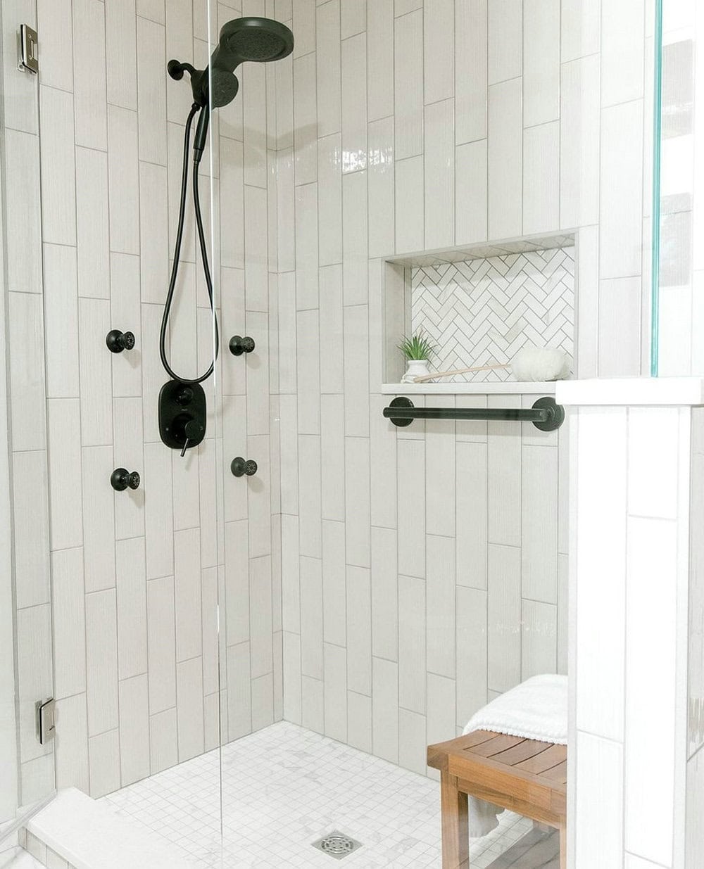 vertical staggered subway tile