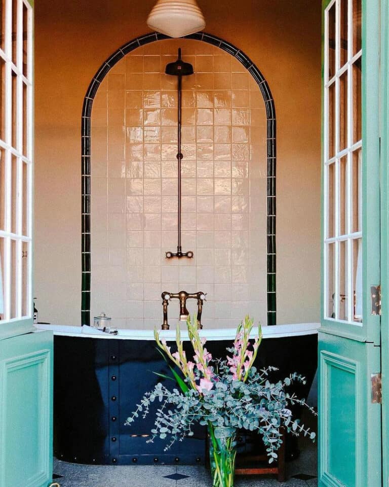 tile around freestanding tub feature