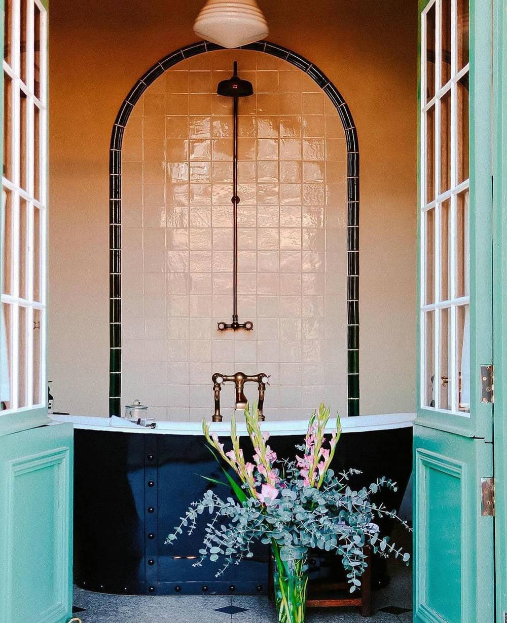 tile around freestanding tub