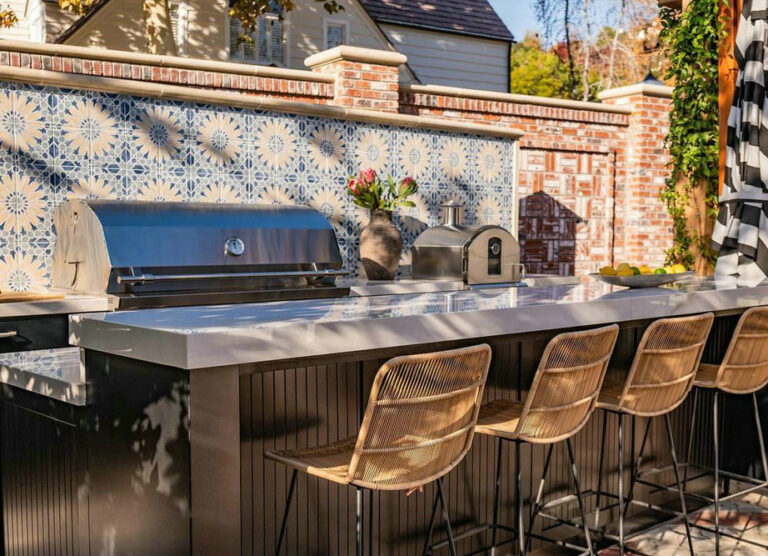 outdoor kitchen backsplash ideas