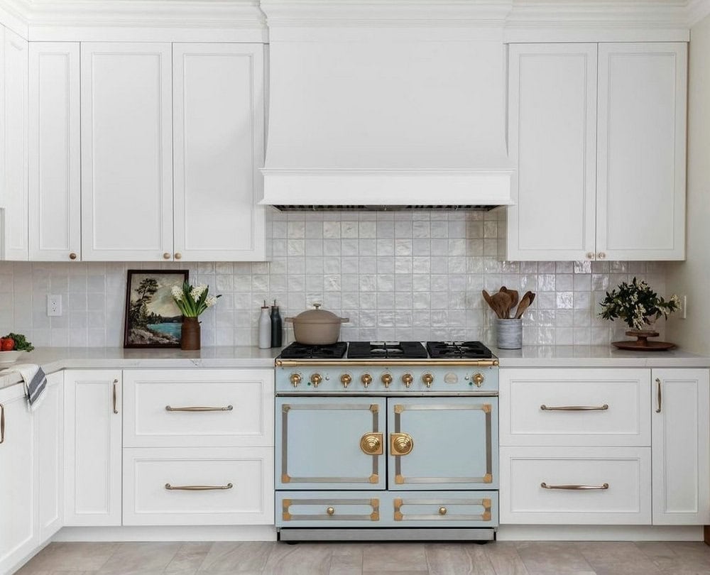 backsplash ideas for white cabinets and white quartz countertops