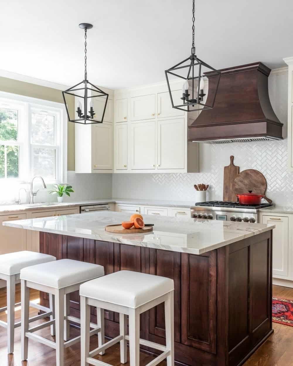 backsplashes with white cabinets