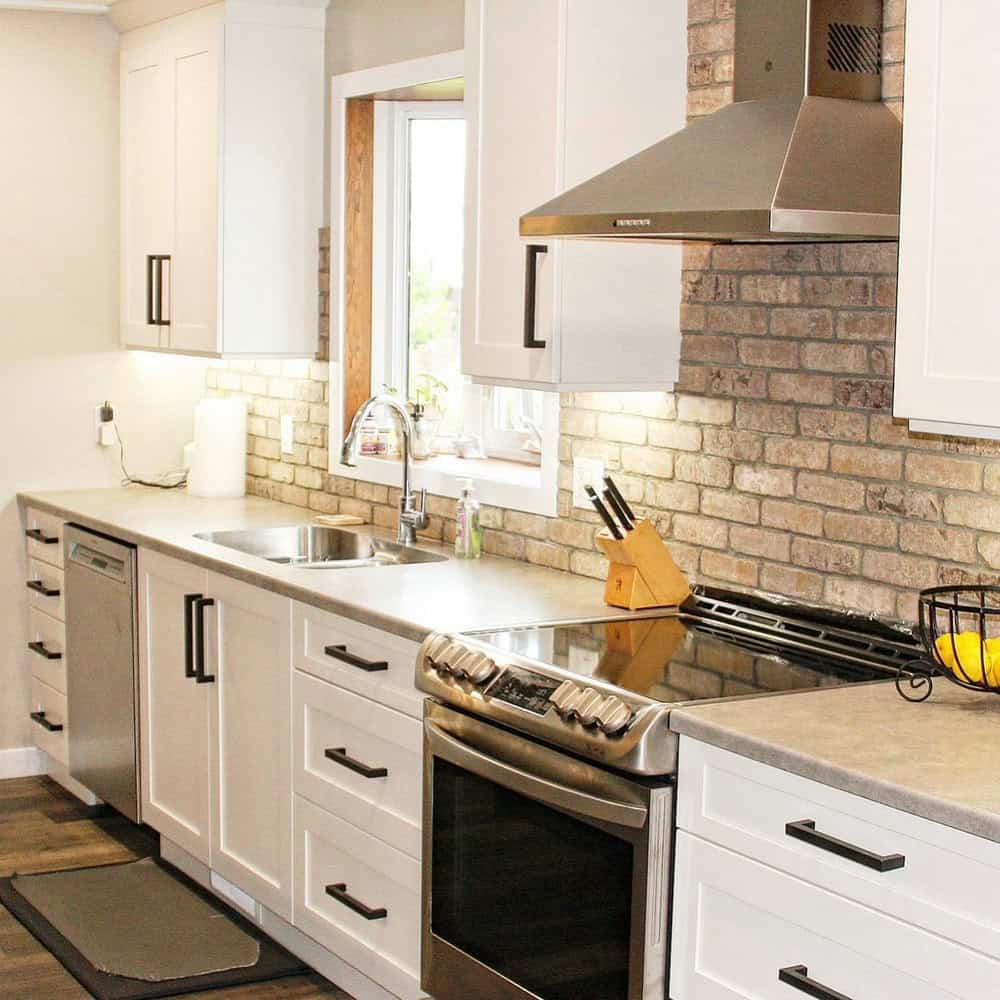 kitchen backsplash tile white cabinets