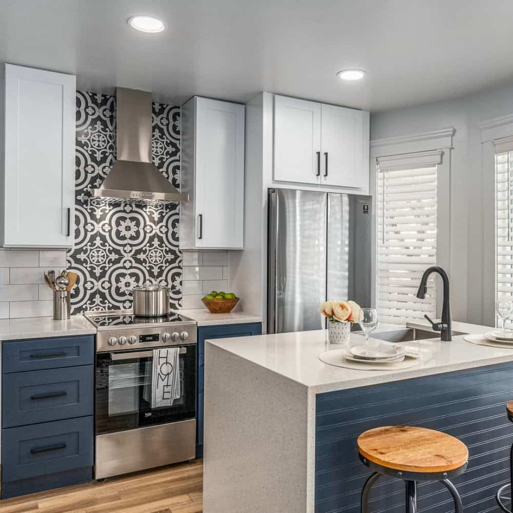 modern kitchen backsplash with white cabinets