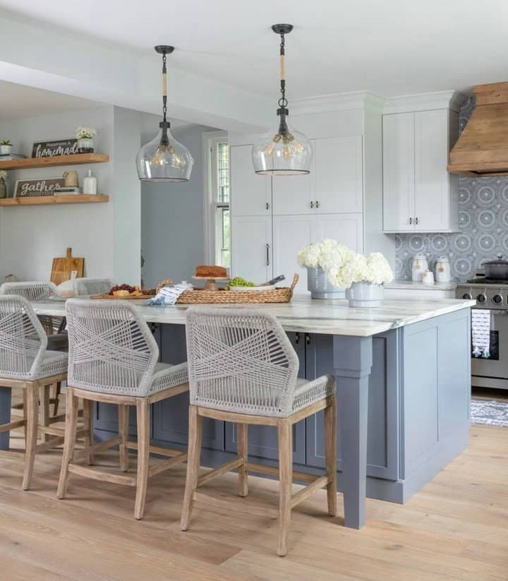 backsplash with blue cabinets