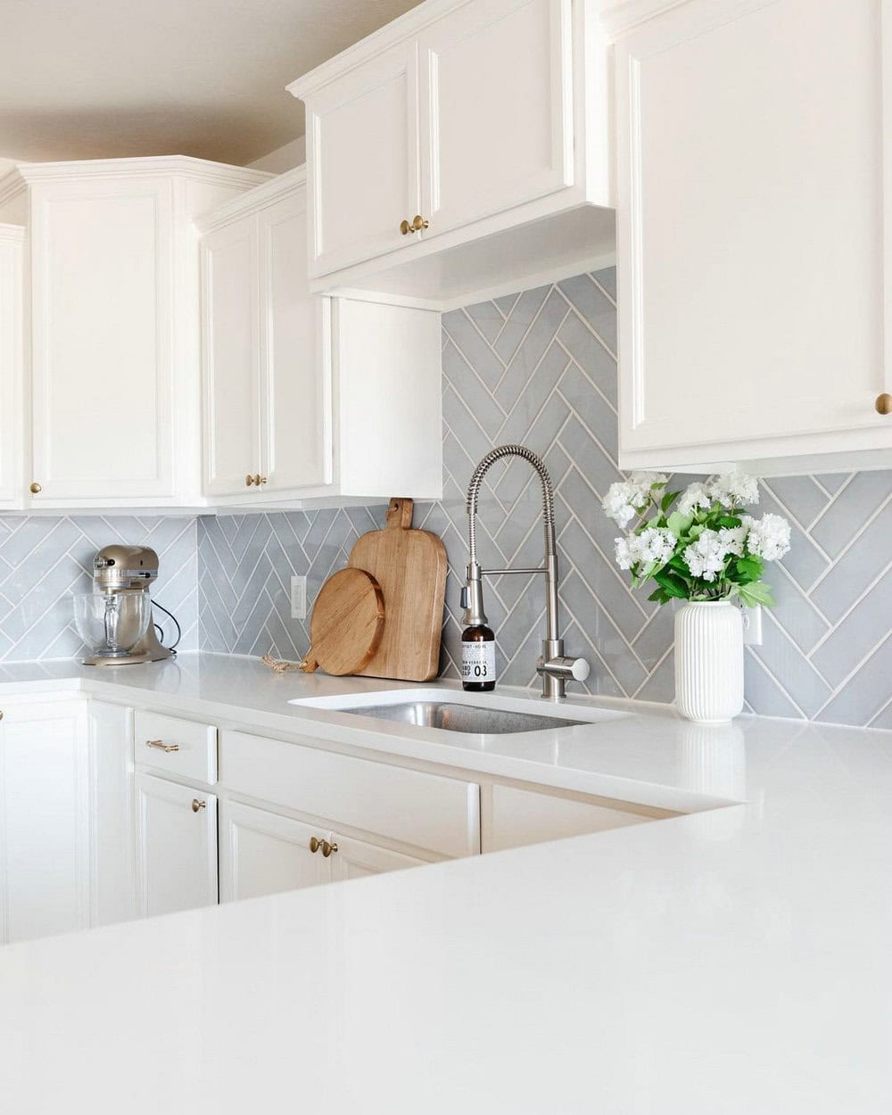 tile backsplash ideas for white cabinets