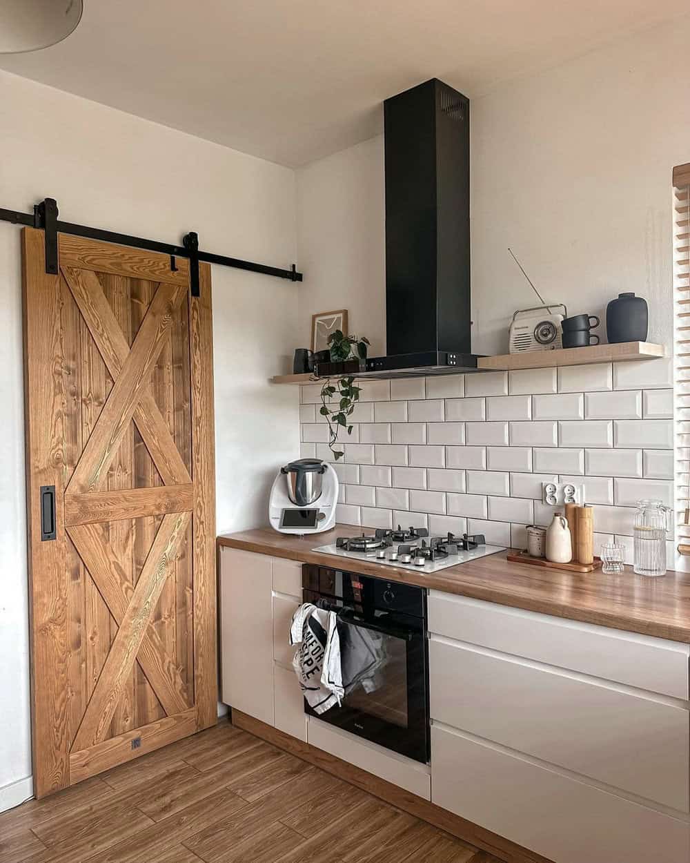 white backsplash white cabinets