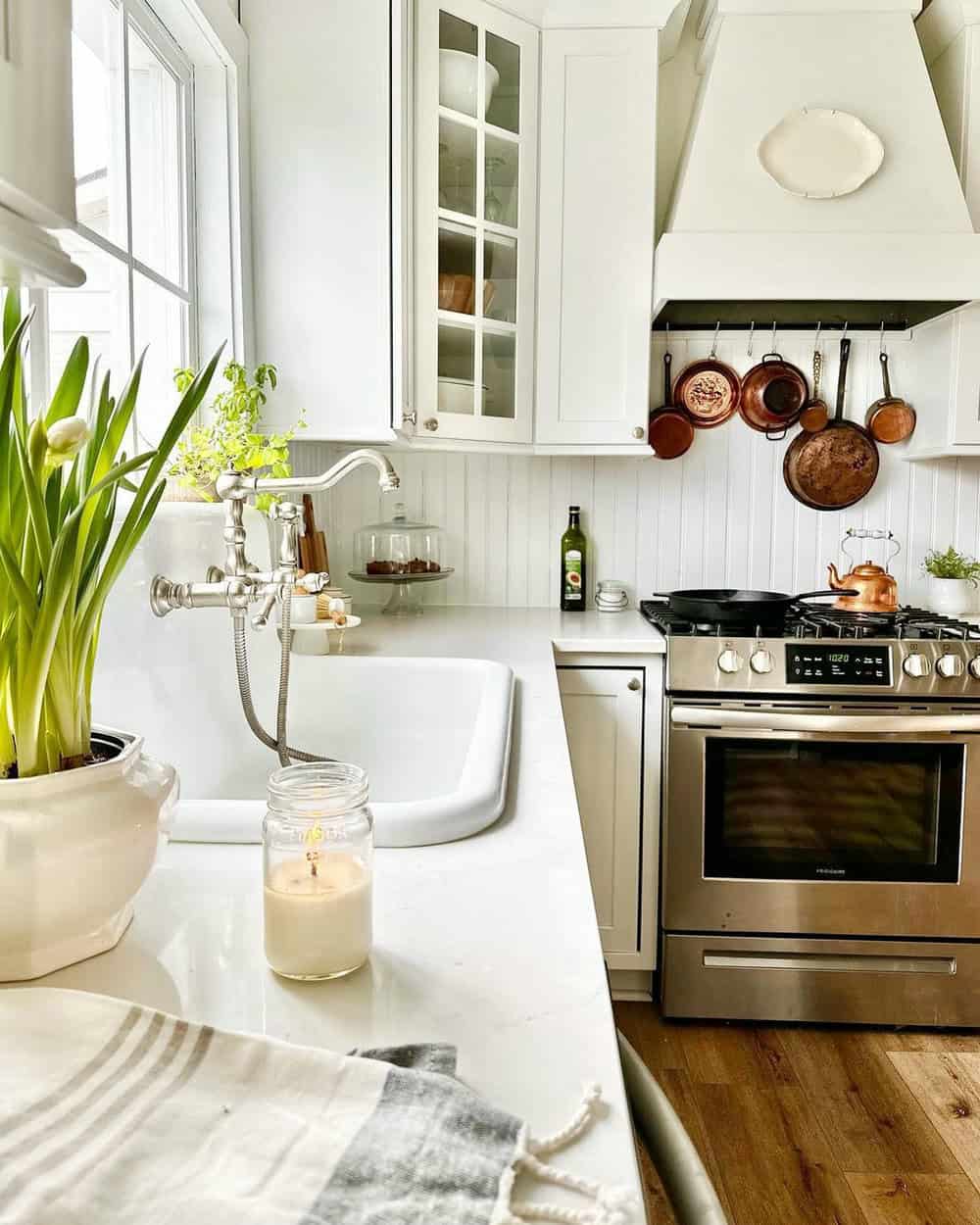 backsplash ideas with white cabinets