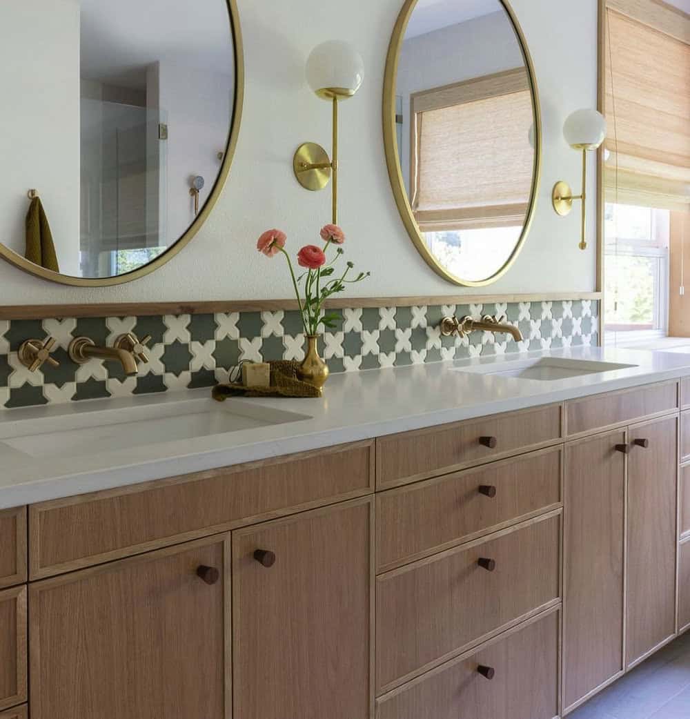 small bathroom backsplash