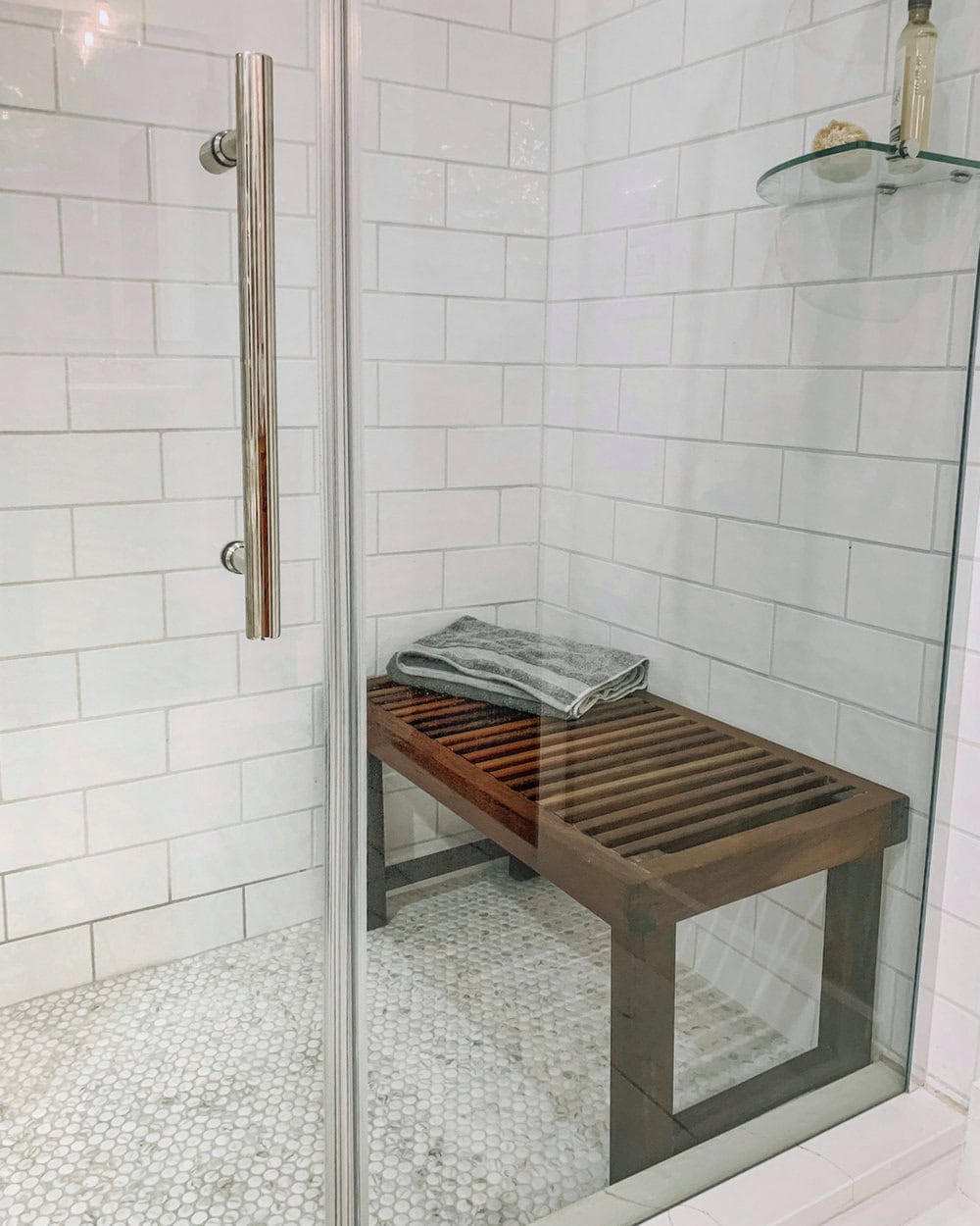 walk in shower with corner bench