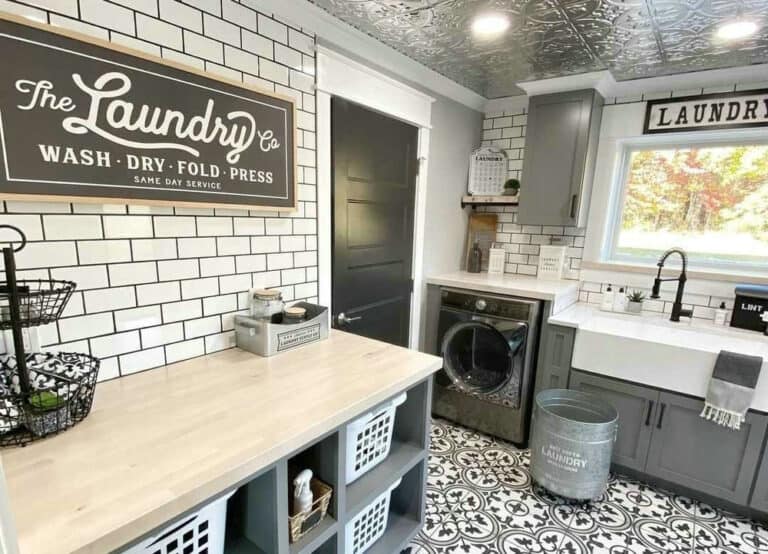 white subway tile with black grout feature