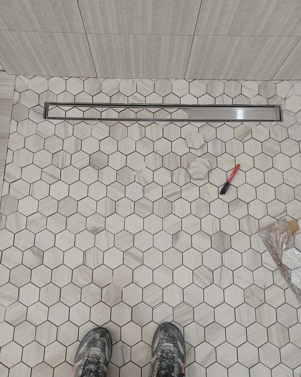 how long does it take for tile to set