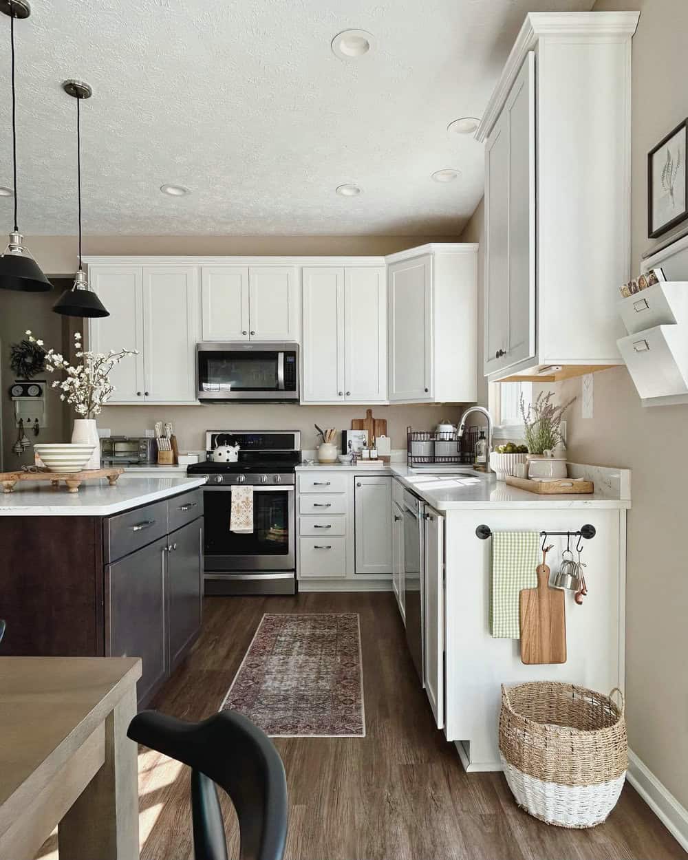 kitchen cabinet colors with dark floors