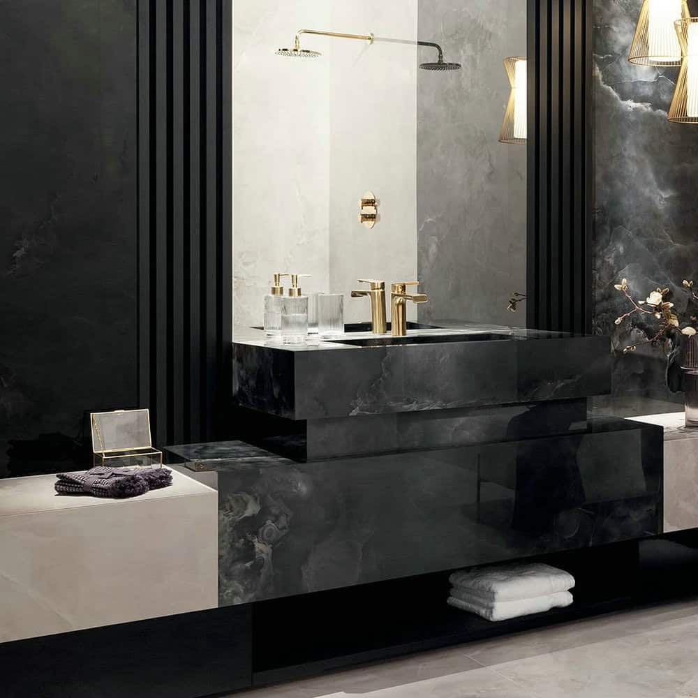 black and white marble tile bathroom