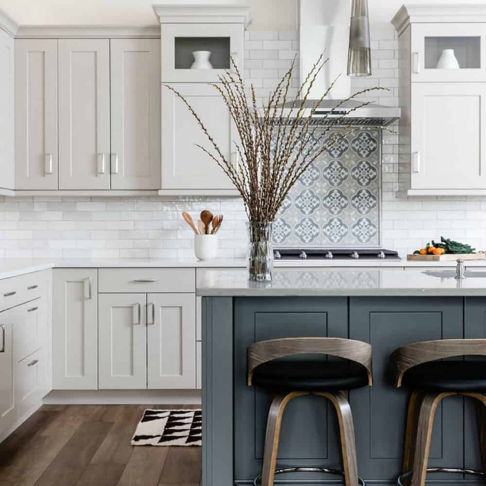 white cabinet farmhouse kitchen