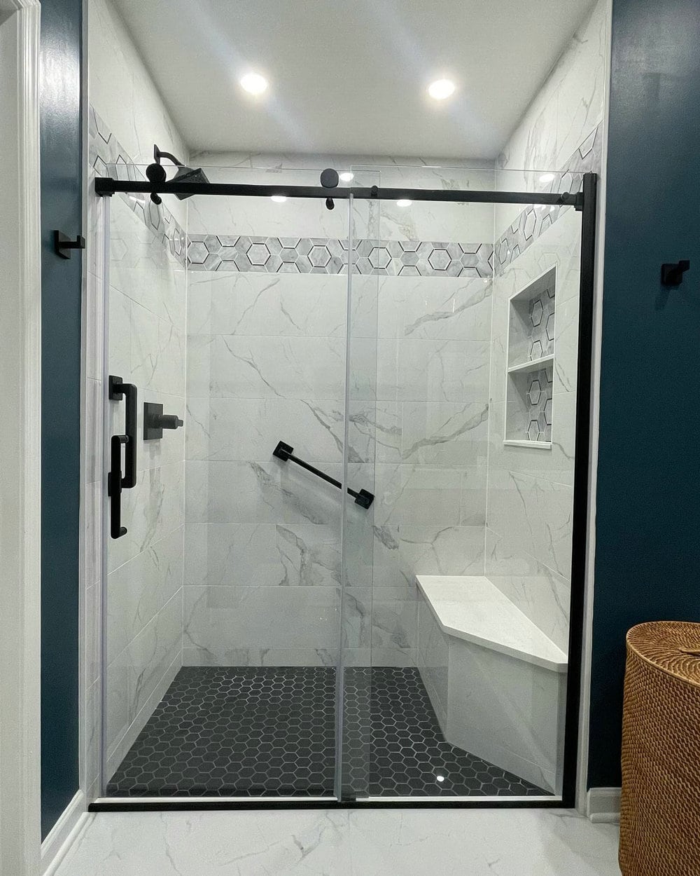 shower accent